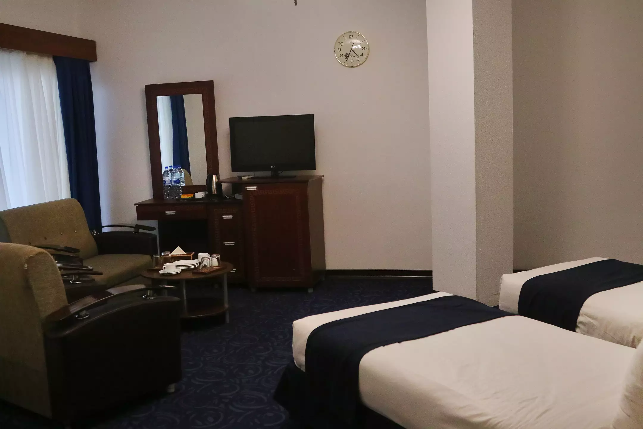 Alibaba https://cdn.alibaba.ir/ostorage/hotel-accommodation-images/676944e07e75320ec907f715_سوئیت 1 خوابه 4 نفره (2).webp